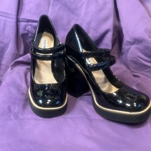 Steve Madden Black thick heeled heel size 9M